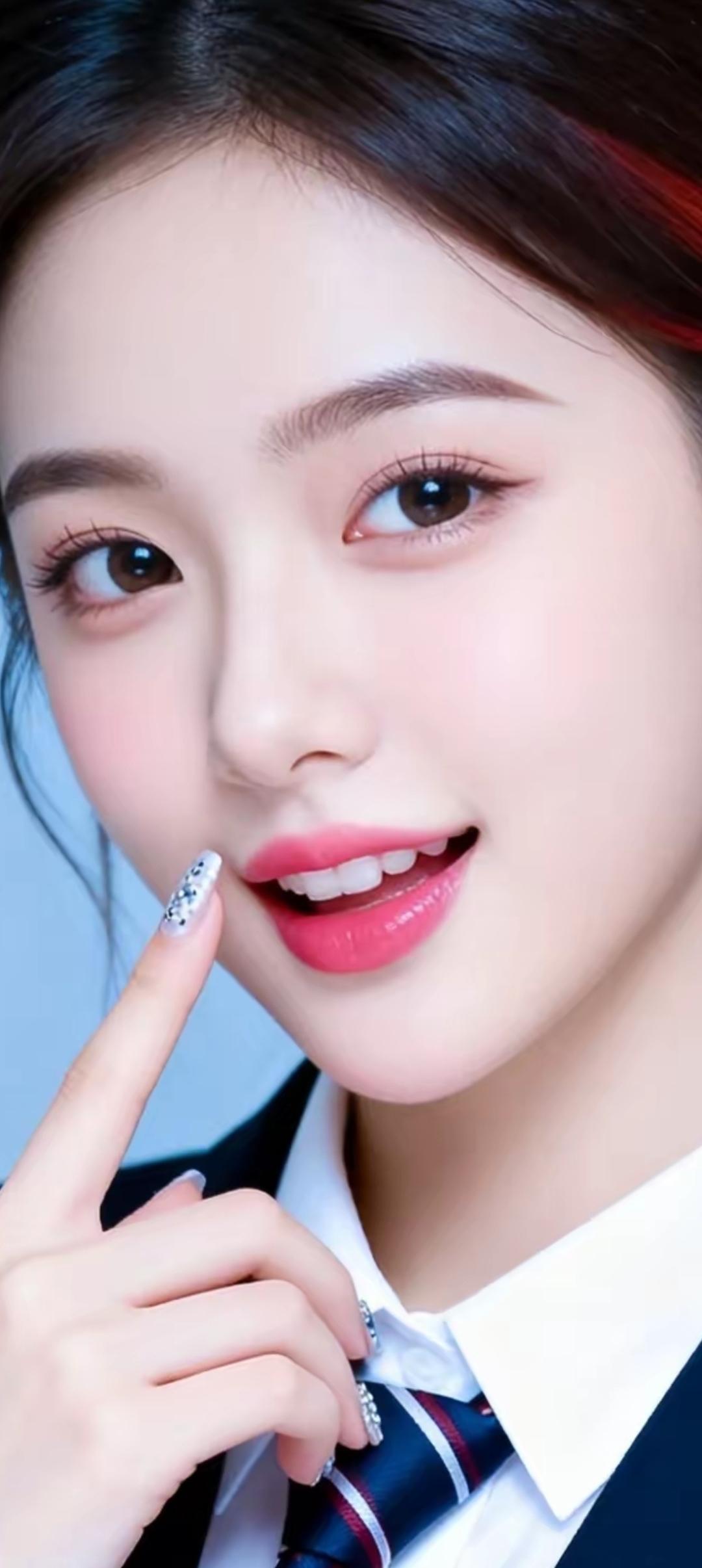 元气少女，甜美微笑，红唇点缀，青春洋溢！💄😊