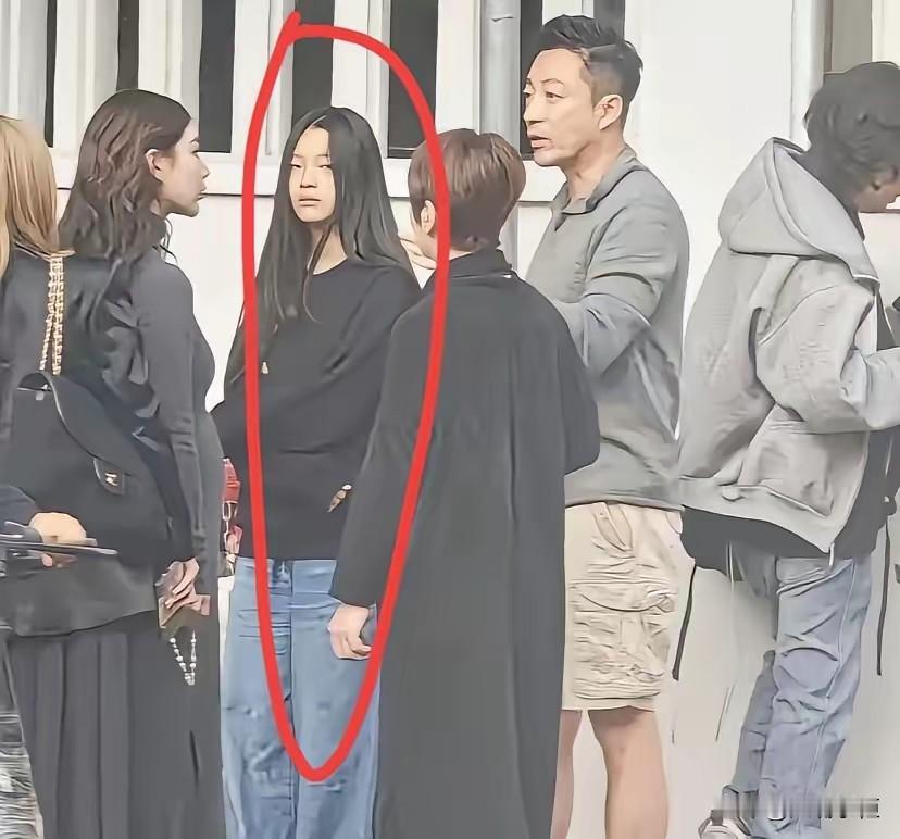 大S女儿懂事的让人心疼。大S忌日，汪小菲和马筱梅带玥儿姐弟在广州玩，即便没有参