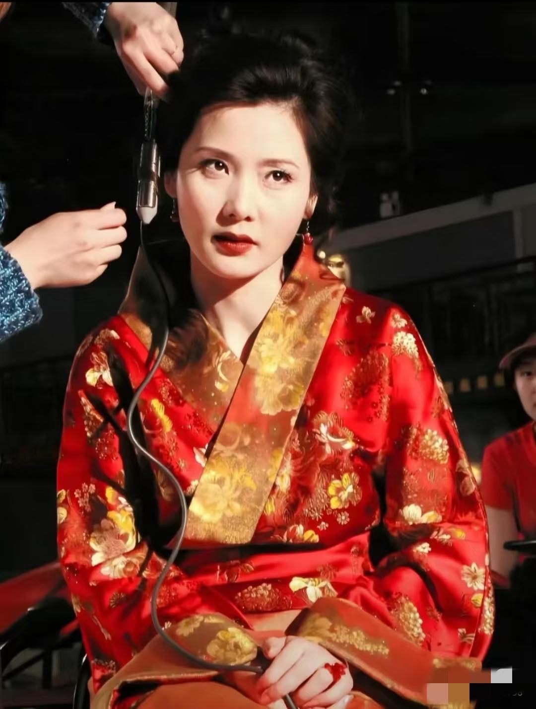 刘嘉玲说不想生孩子何赛飞说那你怎么传宗接代本以为这姐封建思想，没想到一查