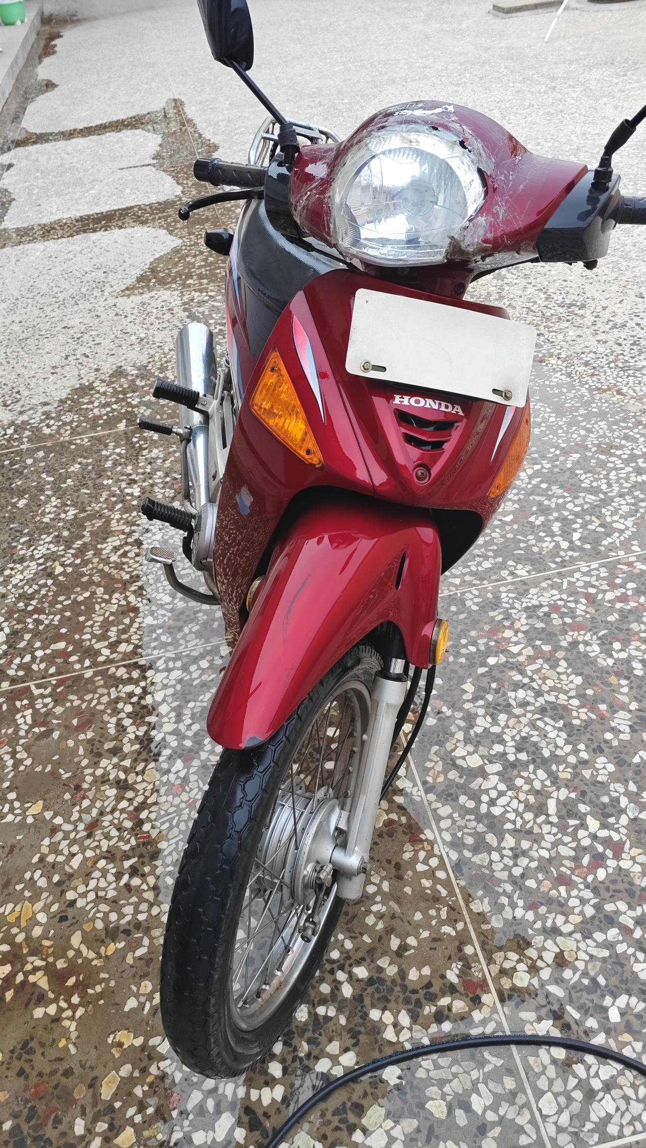 有谁知道这是什么牌子的摩托车，我家老公休息时帮五婶干了几天活，五婶家装修翻新房子