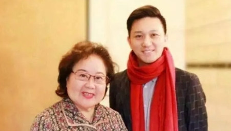 那年，京剧艺术家齐淑芳随剧团到m国演出，哪知这一去，整个剧团30多人都不愿意回来
