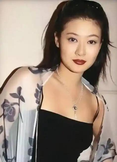 李玫瑾教授说：“心理学上最残忍的教育，就是让孩子怕你，如果一个孩子在家被父母苛待
