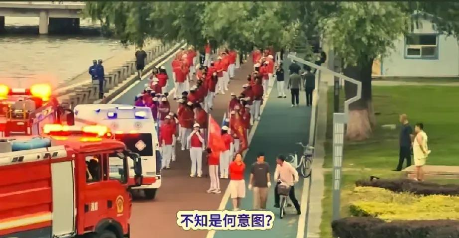 关于辽宁朝阳市大凌河景区暴走团事件，有报道称当地警方将其定性为“个人素养问题”，