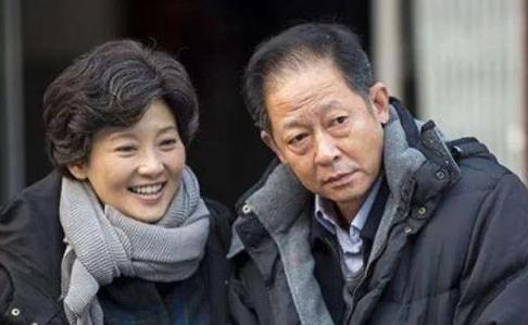 1988年，21岁的徐帆疯狂倒追老师王志文，同居了3年之后，王志文发现徐帆劈腿了