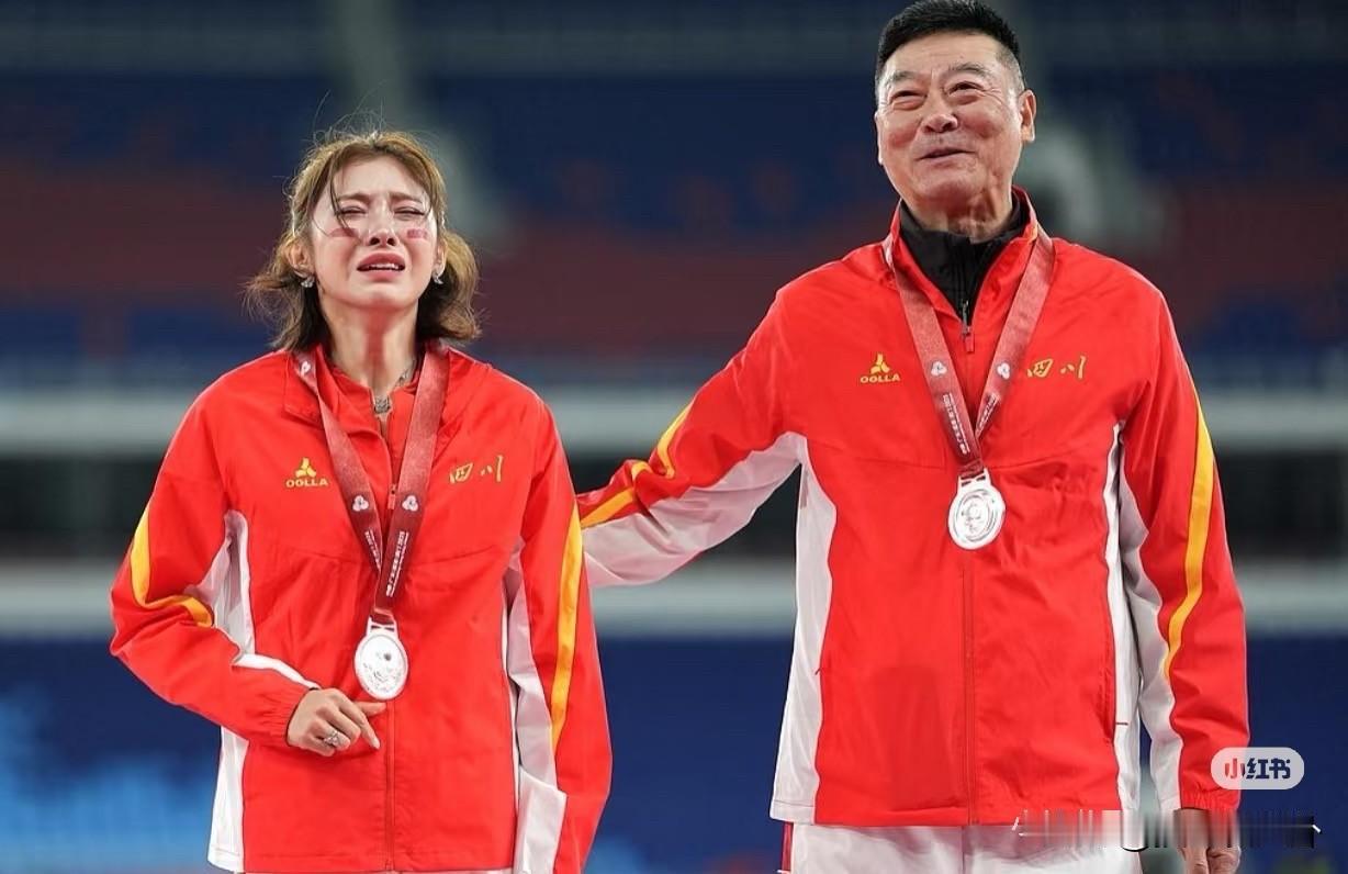 这下喜欢吴艳妮的人都沉默了不是因为她没有得冠军而是因为她哭了！全运会女子10