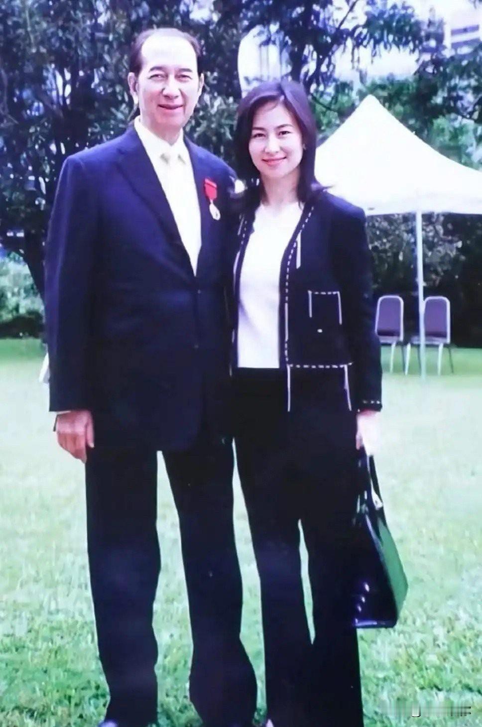 何鸿燊的女儿们普遍下嫁其实也是没办法的事。他们的家庭组成太复杂，这时候看能力