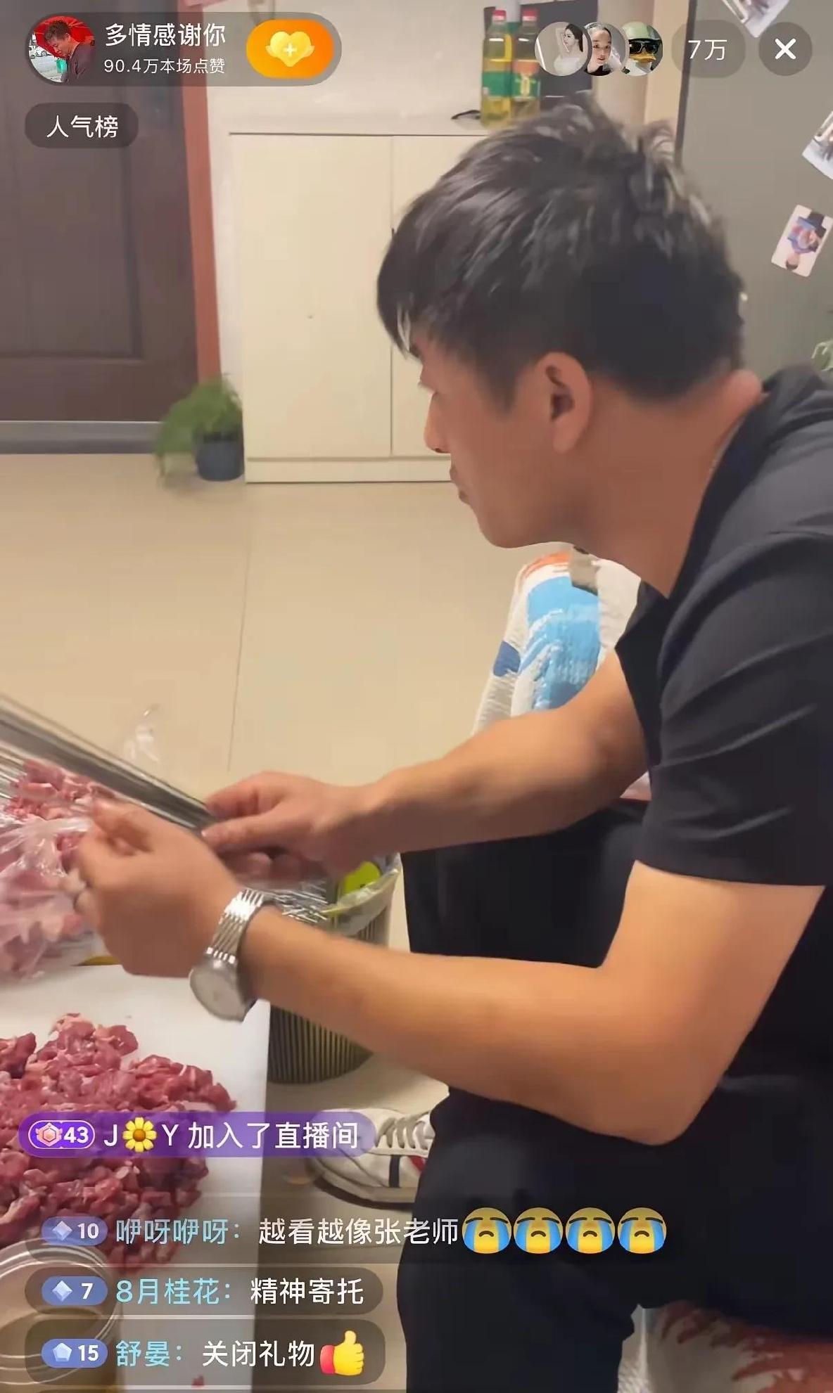 撞脸张雪峰的摆摊大哥开播了，就说了4件实在事。1. 先说清名字：网上乱传的