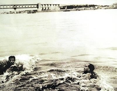 1965年12月21日，毛泽东在杭州的一次会议上讲话指出：“现在这种教育制度，我