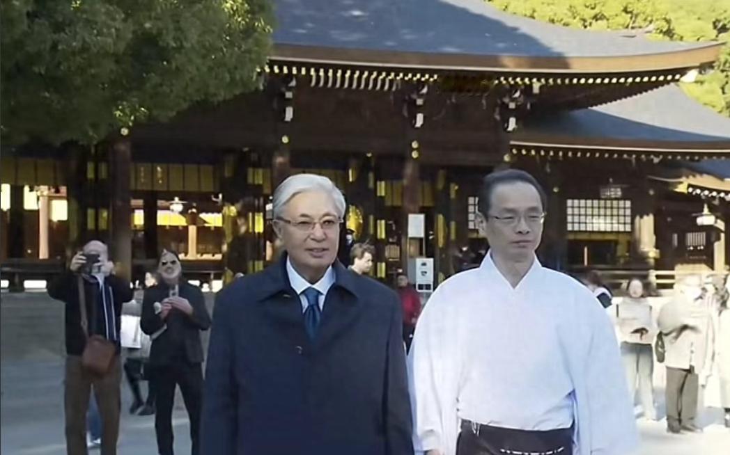 托卡耶夫访日犯了大忌！在中日纷争的节骨眼上，他竟公然参拜明治神宫！ 12月1