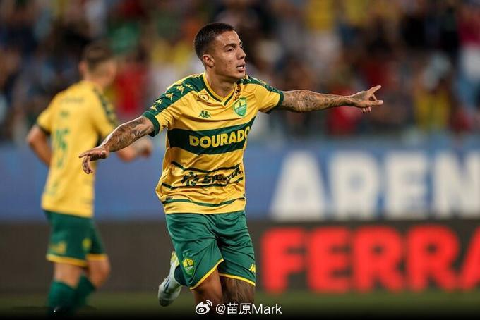 中超联赛卡洛斯·阿尔贝托也在传三镇，巴乙23场5球……反正听说三镇要搞两个大的