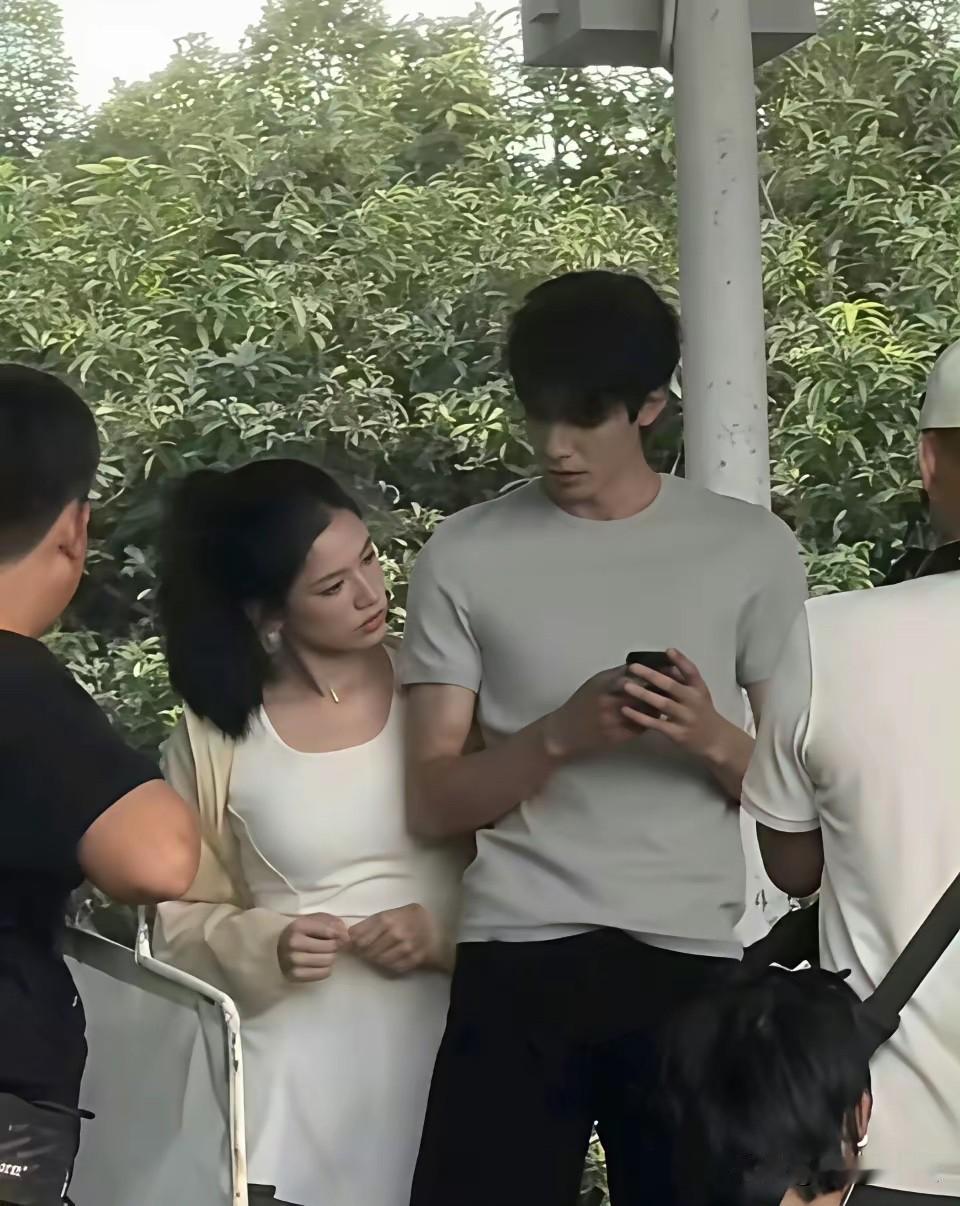 不怪那么多人想嫁给他，确实帅气！