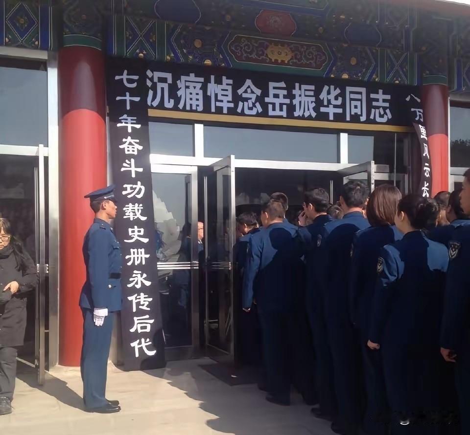 8秒击落U-2！这位大校营长让毛主席破例接见，追悼会万人送别2013年，徐