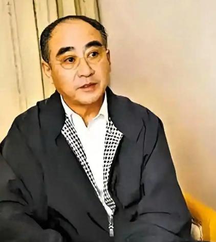 1980年，落魄庄则栋食堂打饭，没想到却被掌勺师傅当众质问，结局看哭无数人，感慨