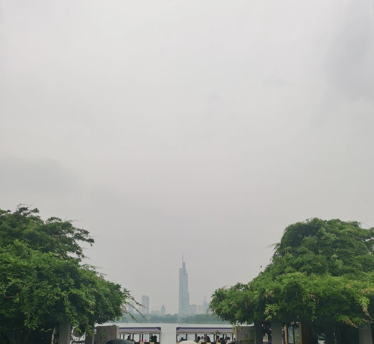 理想和问界双双破万，蔚来勉强守住前十，新能源汽车周销量出炉。1.理想，1