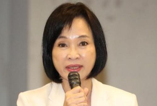 国民党高雄市议员李雅静直言，高雄已经在翻了，看到最新民调内心只有一个感想，高雄人