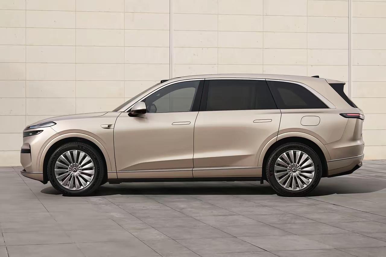 “李斌要逆袭？李想要凉？”10月销量数据出来，车圈直接炸锅。乐道L90卖了117