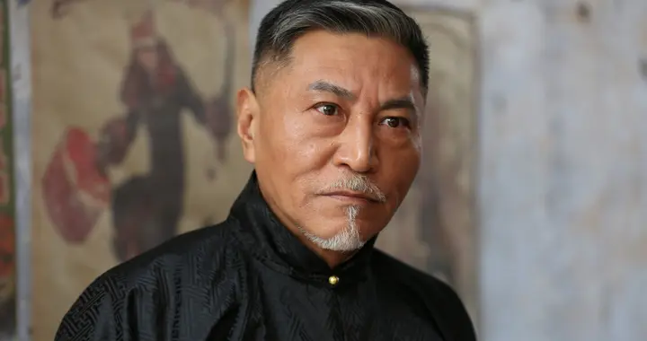 母亲去世后, 父亲进养老院, 在日本结婚生子的他, 65岁已成老戏骨