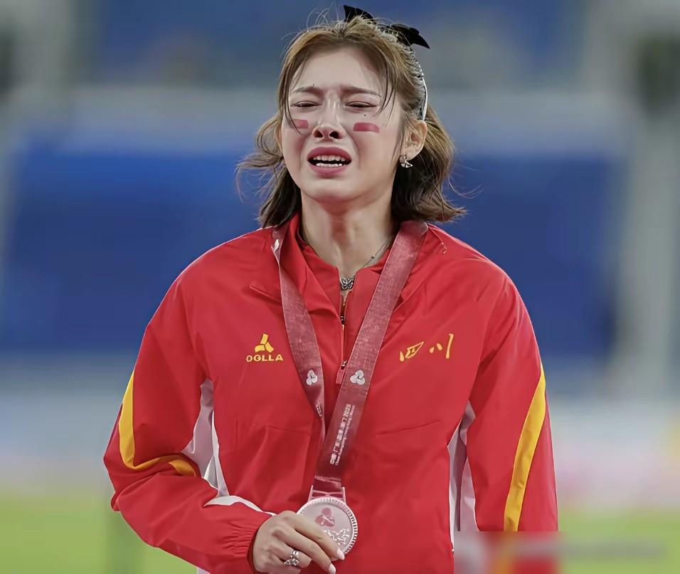 ​8年前，吴艳妮全运会摘铜，她没有哭，​4年前，吴艳妮全运会摘银，她没有哭