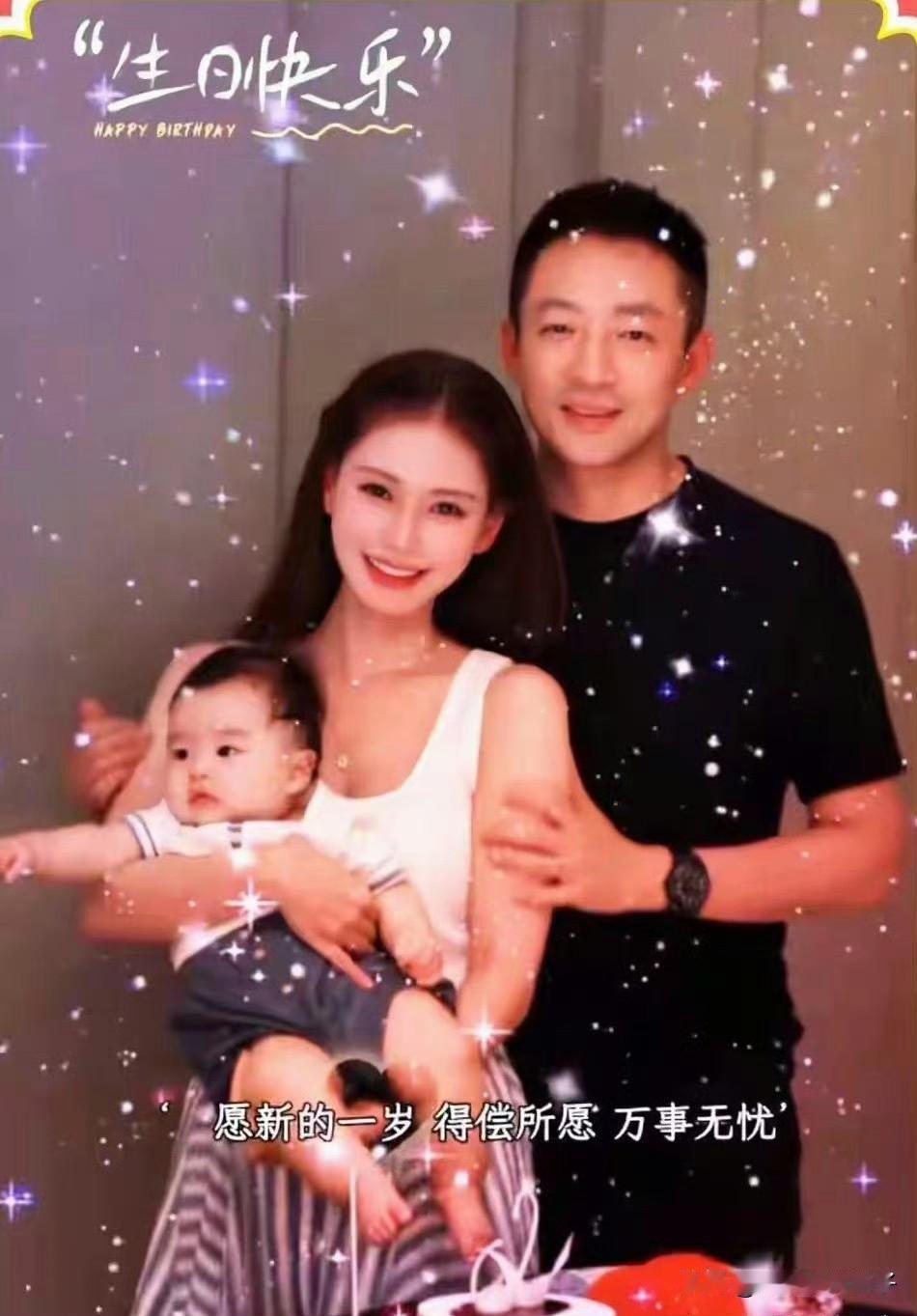 幸福此刻具象化了！7月19日，马筱梅迎来34岁生日，罕见晒出一家三口合照。画