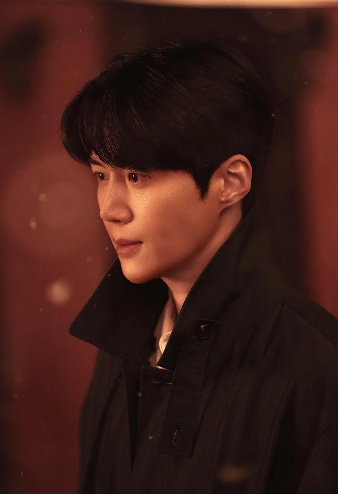 那个被全网唾骂的男人，刚刚赢下了最高荣誉。你记得他。2021年，一条匿名爆料几