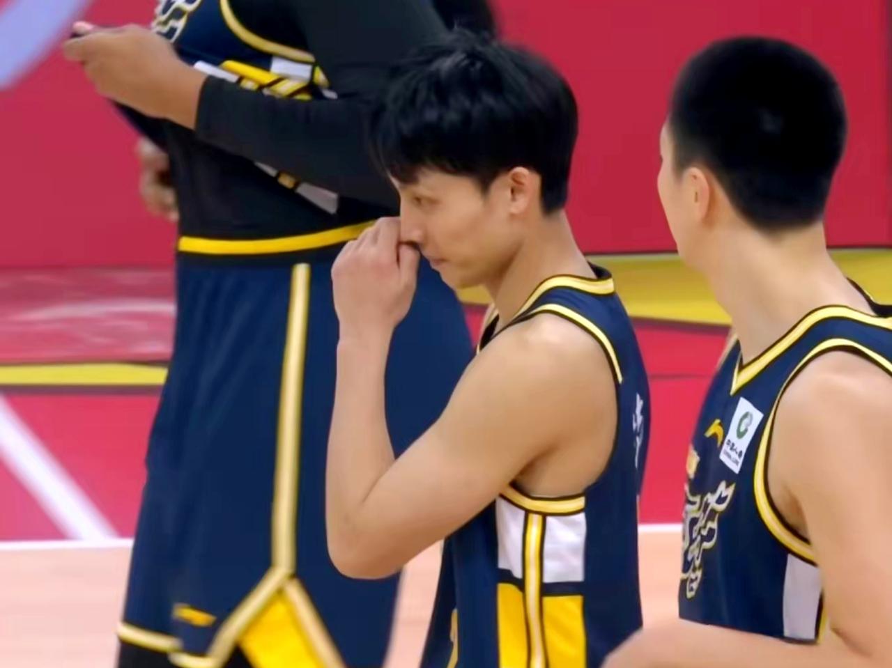 不得不承认，徐杰在联赛中表现已经很出色胡明轩和徐杰是广东队的两大核心后卫，徐