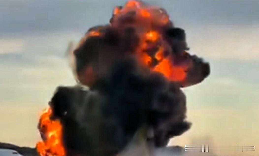 【美国一货运客机坠毁】11月4日下午，美国路易斯维尔市一货运客机在起飞