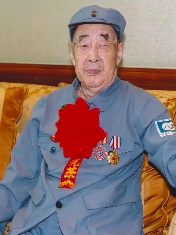 “许家印”这个名字大家都很熟悉，人人皆知，然而“许贤高”这个名字或许有很多人不知