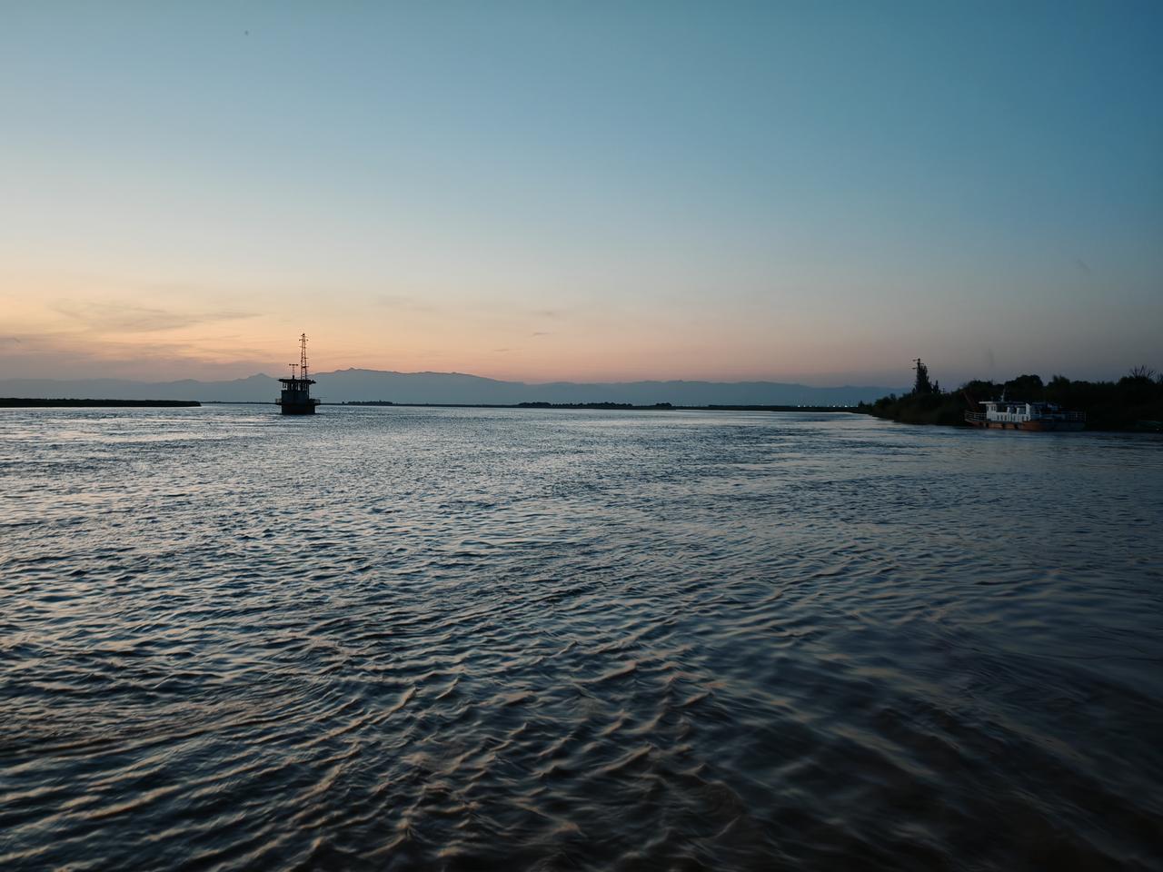 与痛风斗争的历程64清晨醒来，天光清朗，新的一天裹挟着忙碌的节奏如约