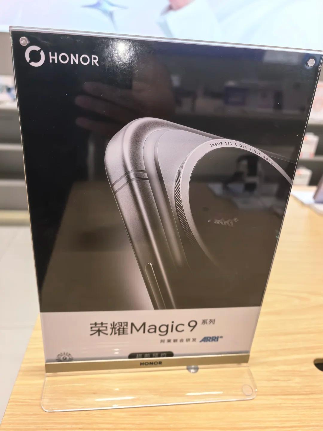决定换掉手上正在用的荣耀Magic8Pro先强调一下，不是因为荣耀Magic8Pro不好，恰恰相反，