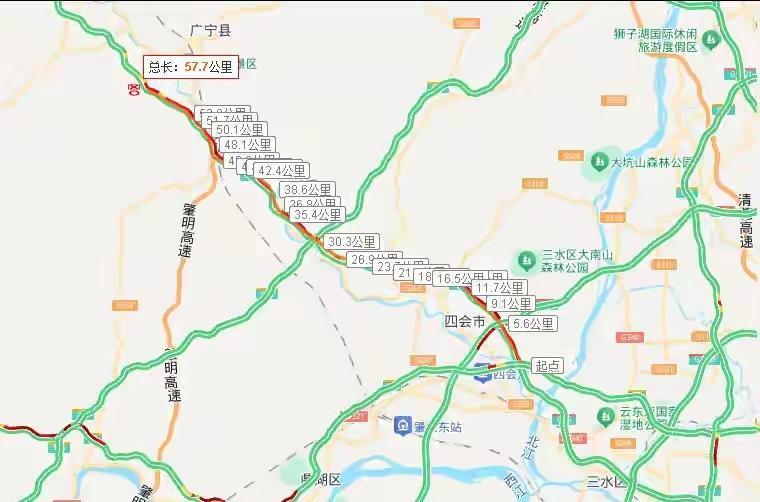 二广高速率先进入严重拥堵状态，拥堵达60公里，二广都瘫痪了，不能走了。[捂脸哭][