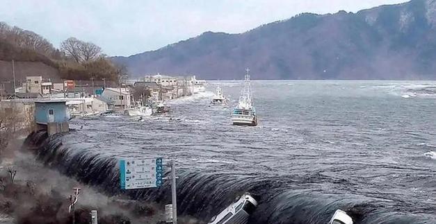 中：我提醒近期谨慎去日本旅游。日：为什么？中：地震加海啸，谁去呀！日：那只