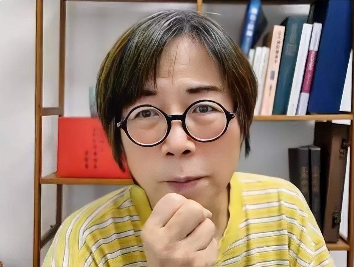 邱毅称黄智贤挺不住了，虽然这事让很多大陆网友失望，这并不重要，重要的是她在不少大