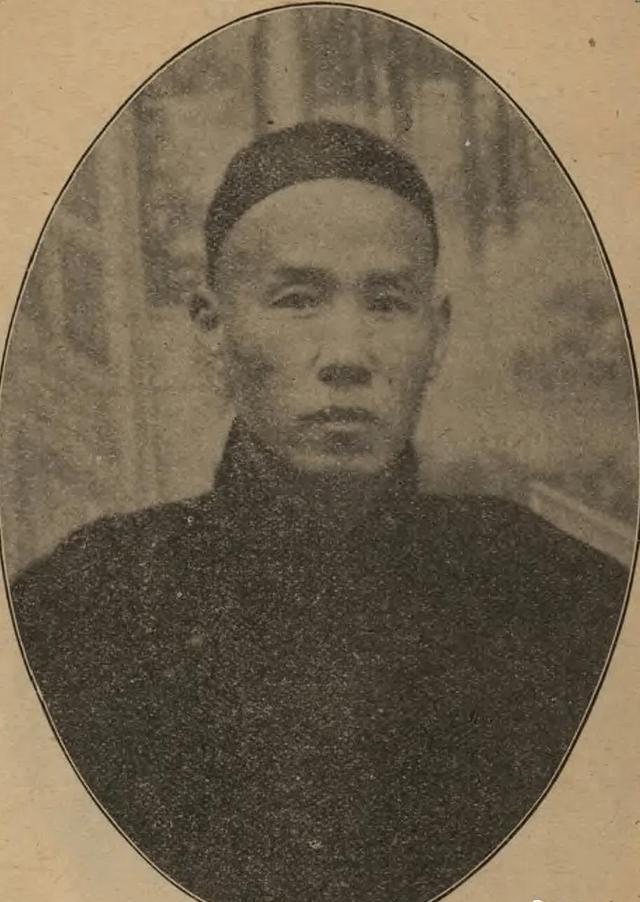 48岁的张镇芳，坐上直隶总督位子，仅十天，大清就亡了。1912年2月2日，天