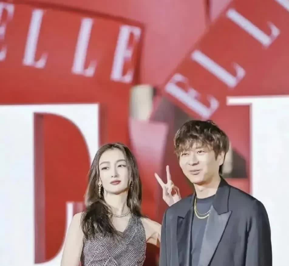 周冬雨的医美还是非常成功的，和以前判若两人！都知道周冬雨走红毯的时候的造