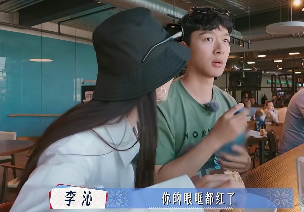 张晚意和李沁聊当导游时候很紧张，张晚意说当导游自己也能干！李沁：“你说你当时内