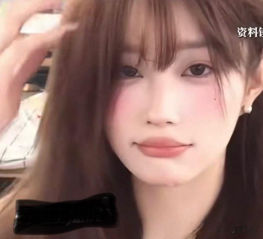 “富家女”闺蜜携箱过夜，竟为调包600万的名牌包⁉️近日美女网红“小鱼丸子”用
