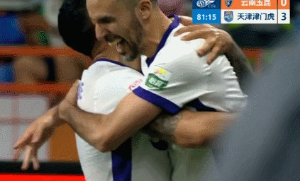 昨天云南玉昆0比3天津津门虎的比赛最喜欢的三个镜头。①29岁的小谢给31岁的大