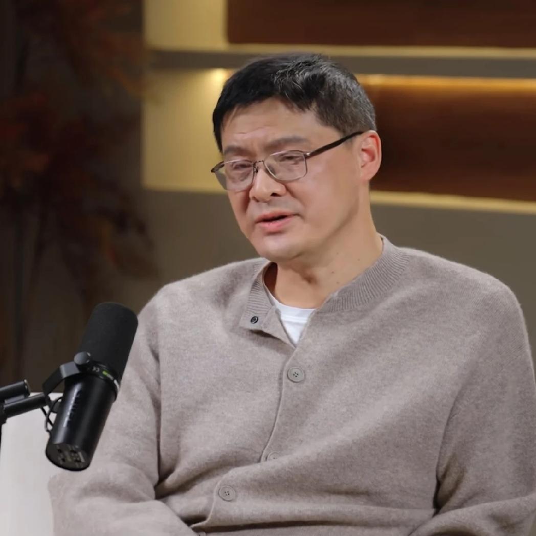 罗翔有句话道尽人生通透：“接纳的最高境界，是不抱怨过往的苦，不否定曾经的低谷，不