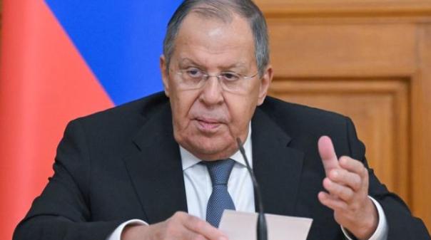 拉夫罗夫聊乌克兰冲突的言论在网上闹得沸沸扬扬，他一会儿说基辅在“搞特殊操作”，一