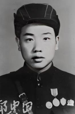 1950年11月30日，一位志愿军排长“无视”上级命令，放弃驻守高地，放走了美军