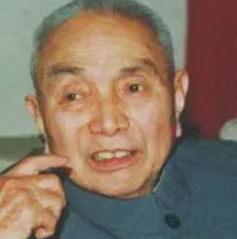 1997年深秋，重庆铜梁的老屋里，郭汝瑰的家人拆开一封来自台湾的信。信纸空白