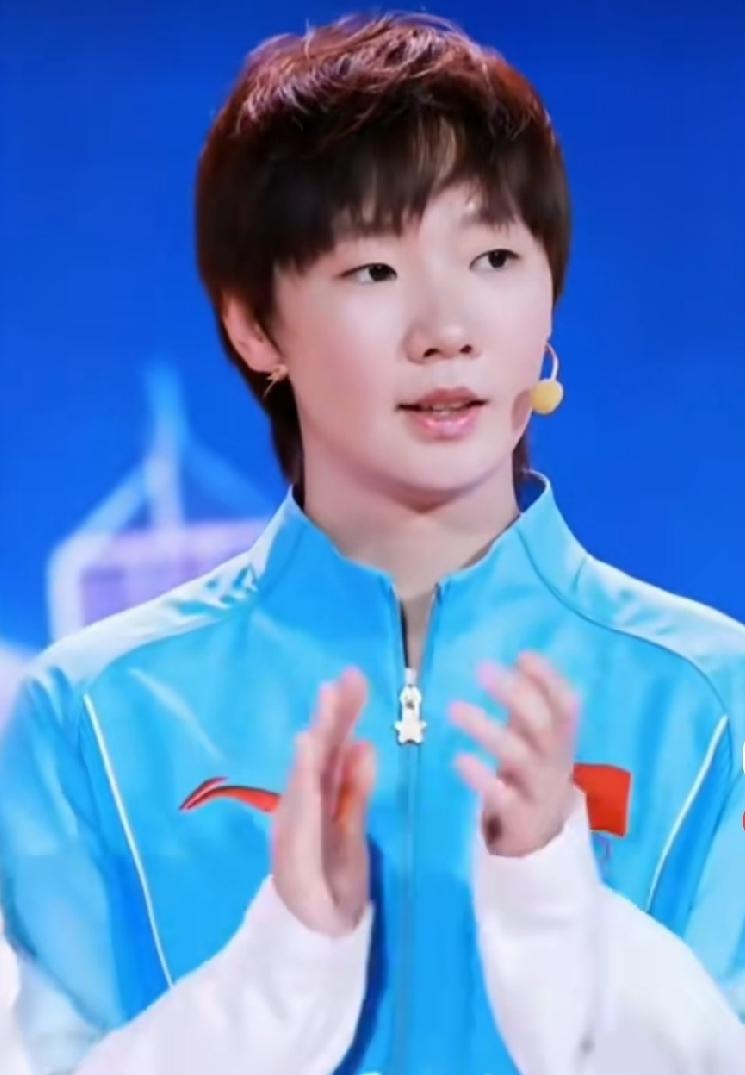 曼昱，造型惊艳，真好看[赞]国乒队友都去横滨打球了，曼昱退赛，没想到关注度更高