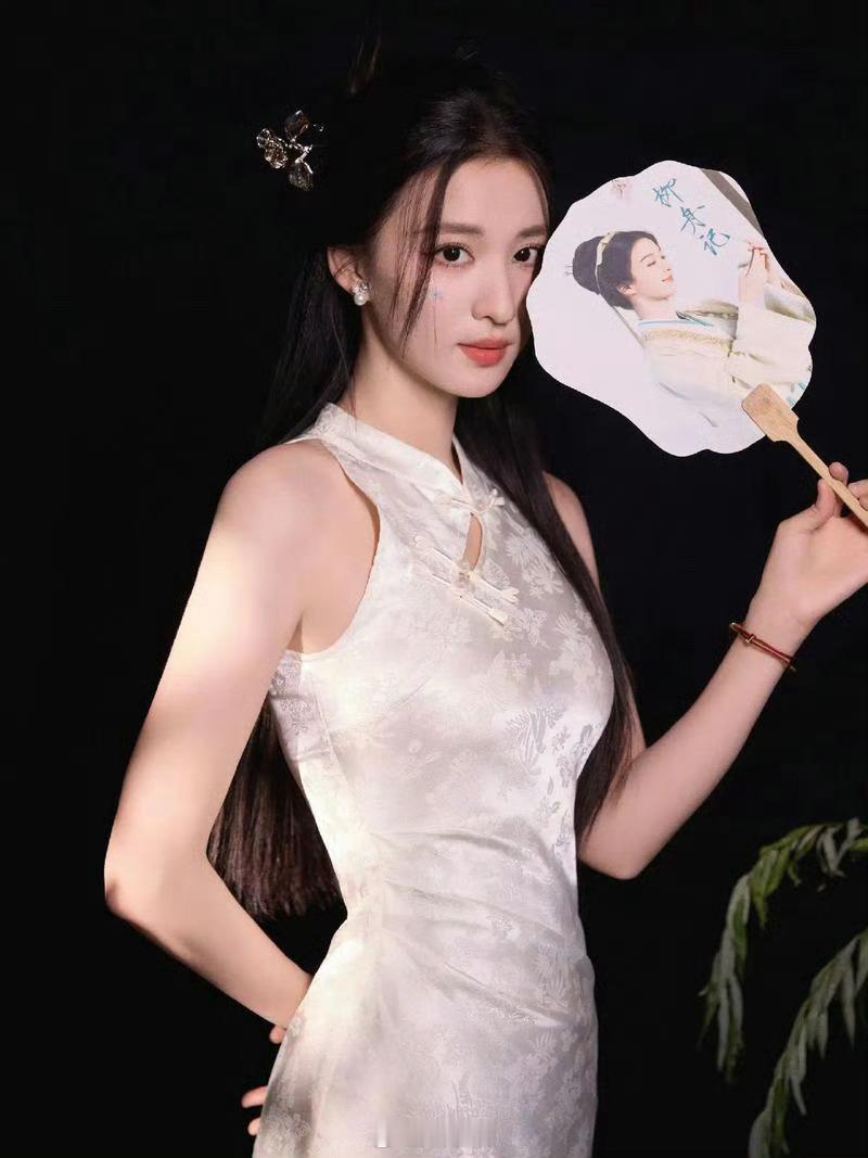 王楚然这个腰臀比太绝了吧美成啥了宝宝​​​