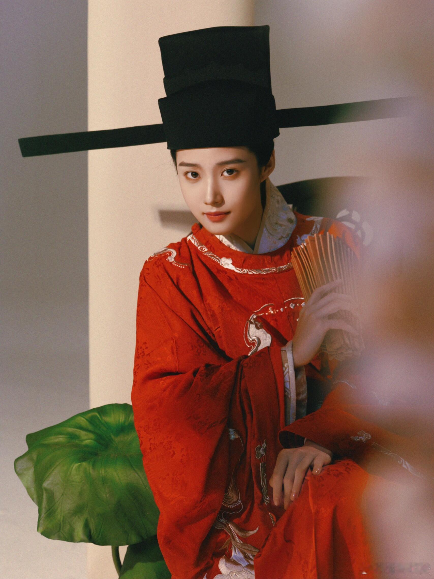 卢昱晓卢昱晓：古韵与飒爽完美交融卢昱晓｜​​​