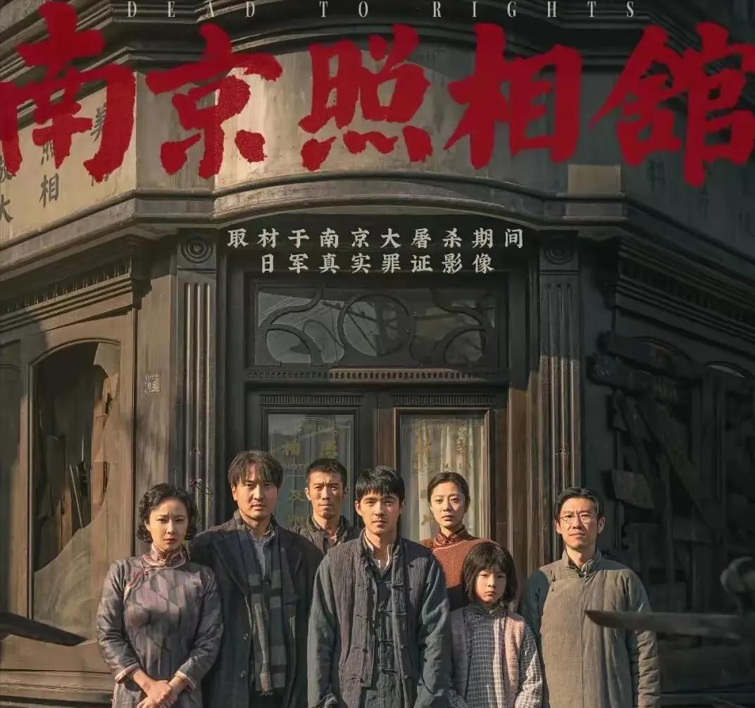 我昨天下午走进电影院，准备看陈佩斯自导自演的电影《戏台》，谁知许多人都在等候着看