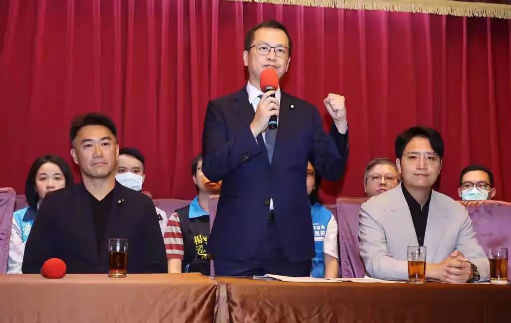 罗智强好样的，为了要参选国民党党主席，给自己定下一个目标与三个条件。一个目标