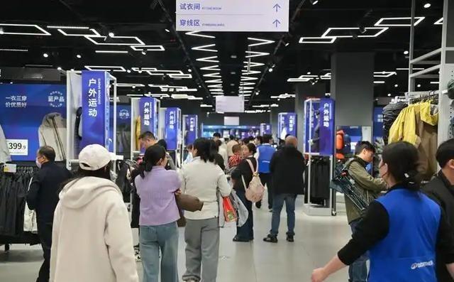 一位著名经济学家曾一语道破：中国消费之所以迟迟拉不动，根本原因并非老百姓舍不得花