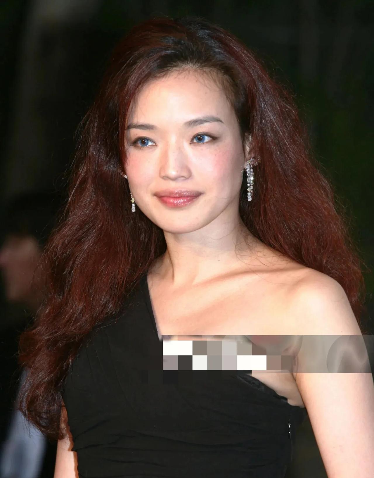 年少不懂舒淇的美，现在三十岁了才懂她的魅力，自信大气的气质真的独一份。#舒淇#