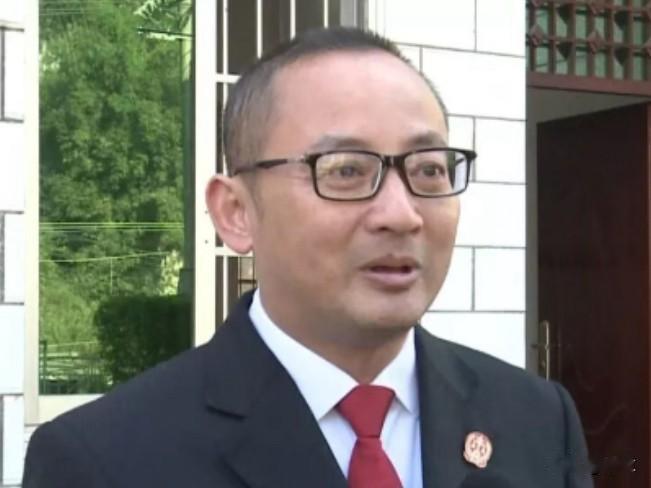 广西百色市的潘大勇又上了热搜，他长期在广西靖西工作，从事法律工作多年，在靖