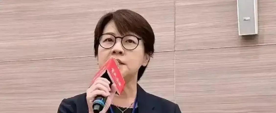 被点名再战台北市长！黄珊珊硬气回怼：以前总想着拼命往前冲，如今才懂得，有些路不能